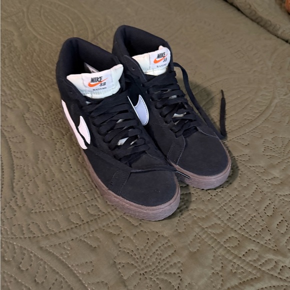 Nike Black and White High-Top Sneakers - Picture 5 of 6